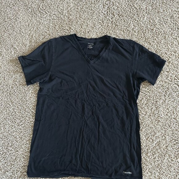 Medium Calvin Klein v neck tshirt - Picture 1 of 1